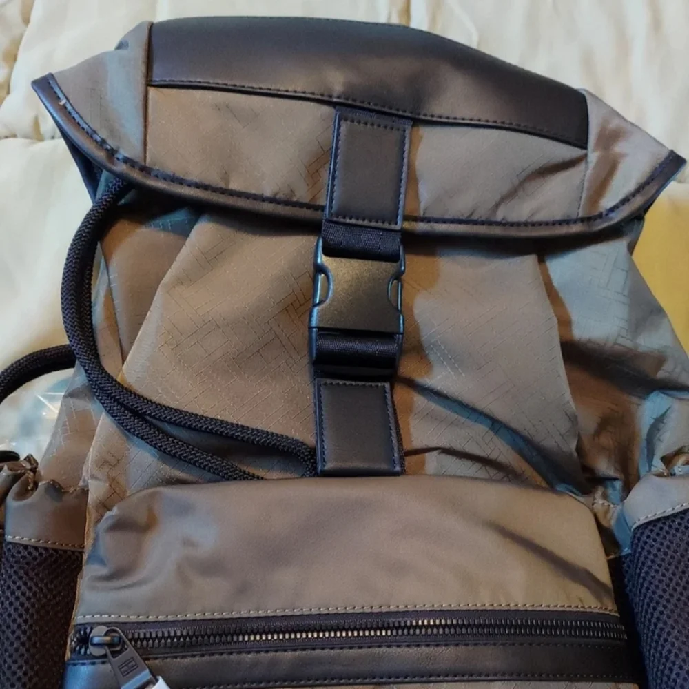 TOMMY HILFIGER MOCHILA SIGNATURE FLAP BACKPACK BNWT - RETIRED $200 1 Left!